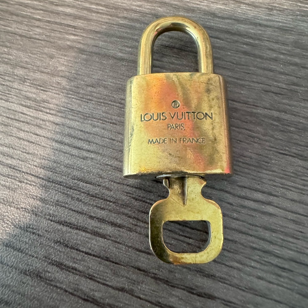 Louis Vuitton Lock and Key 306 - Picture 2 of 3